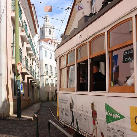 Апартаменты Crooked House Alfama Лиссабон Экстерьер фото