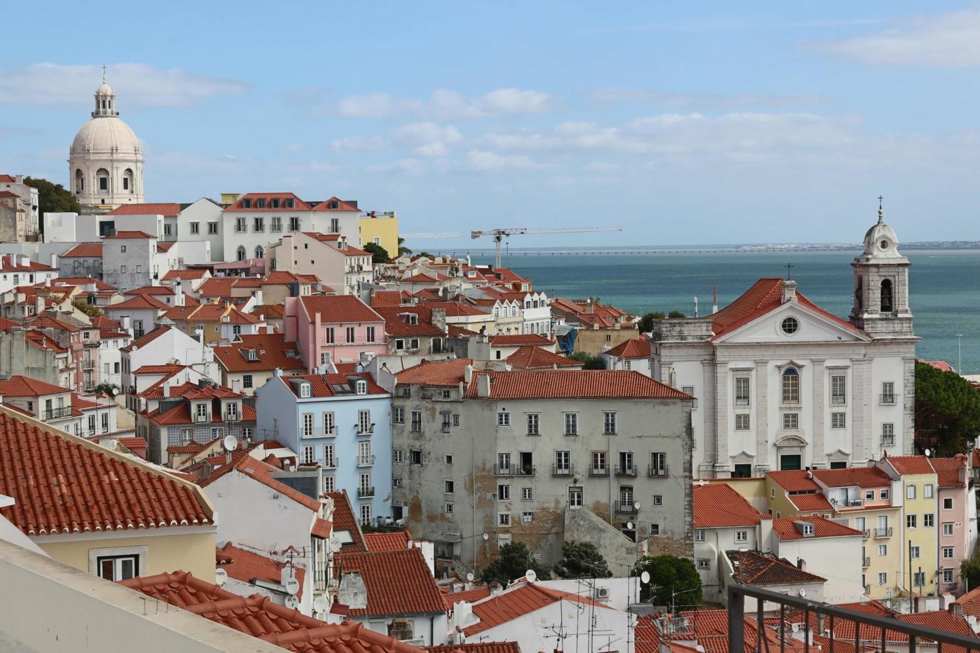 Апартаменты Crooked House Alfama Лиссабон Экстерьер фото