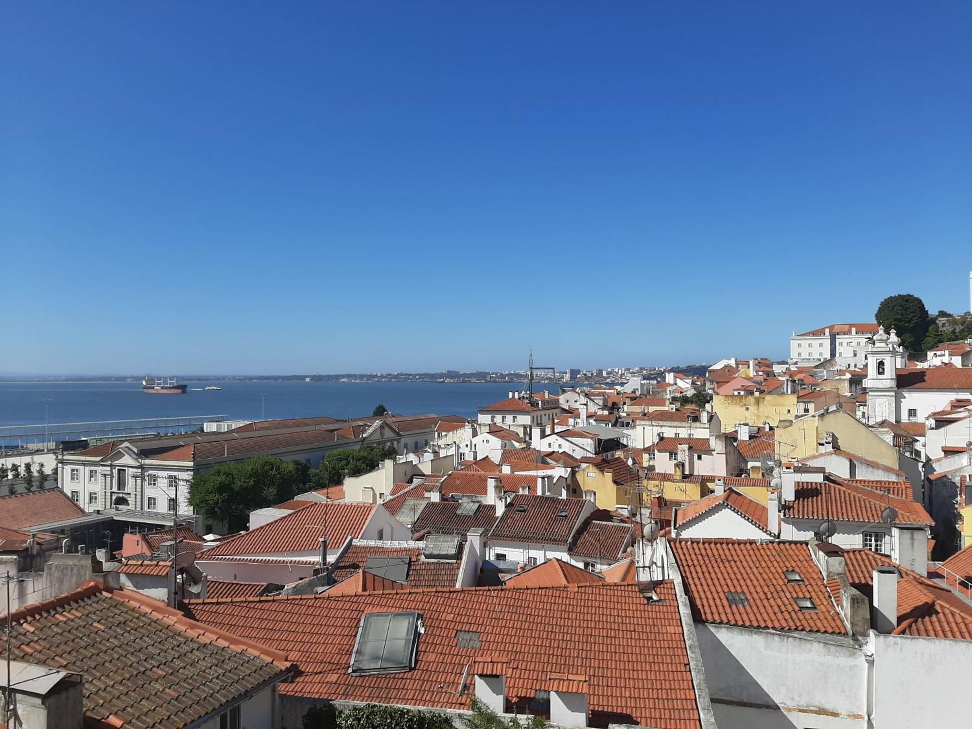Апартаменты Crooked House Alfama Лиссабон Экстерьер фото
